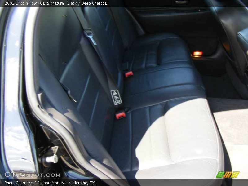 Black / Deep Charcoal 2002 Lincoln Town Car Signature