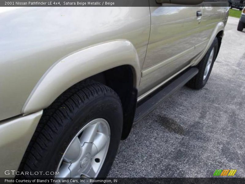 Sahara Beige Metallic / Beige 2001 Nissan Pathfinder LE 4x4