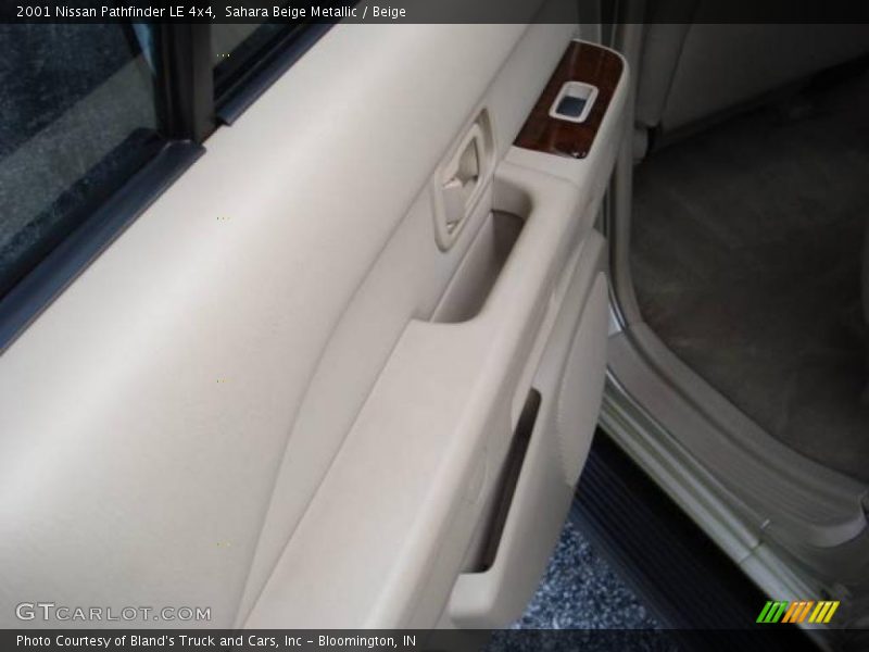 Sahara Beige Metallic / Beige 2001 Nissan Pathfinder LE 4x4