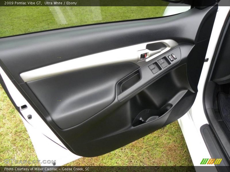 Ultra White / Ebony 2009 Pontiac Vibe GT