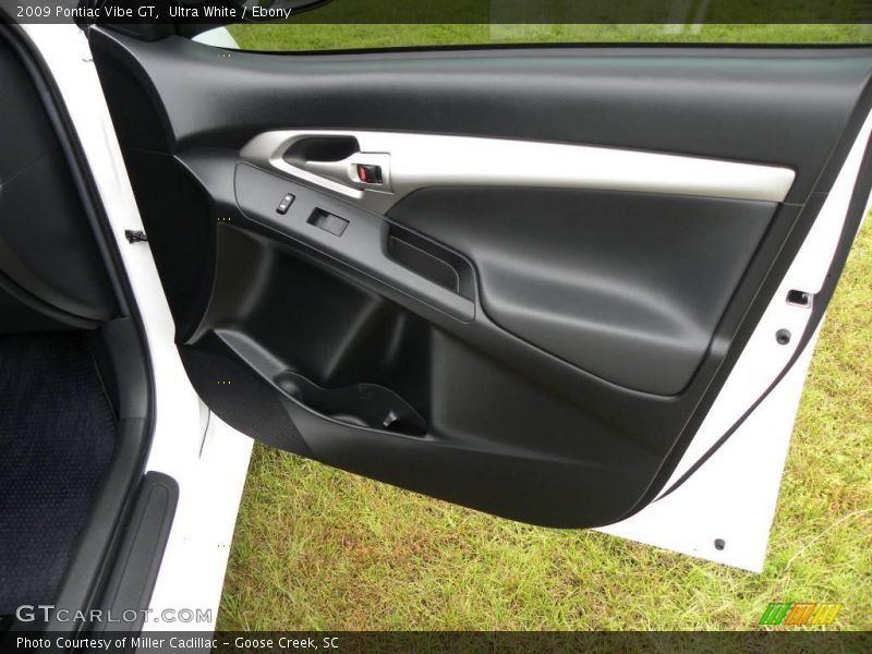 Ultra White / Ebony 2009 Pontiac Vibe GT