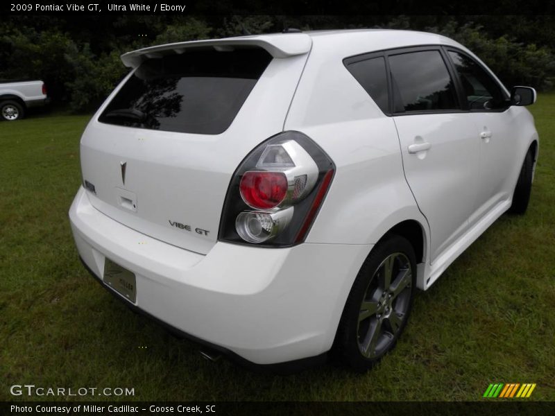 Ultra White / Ebony 2009 Pontiac Vibe GT