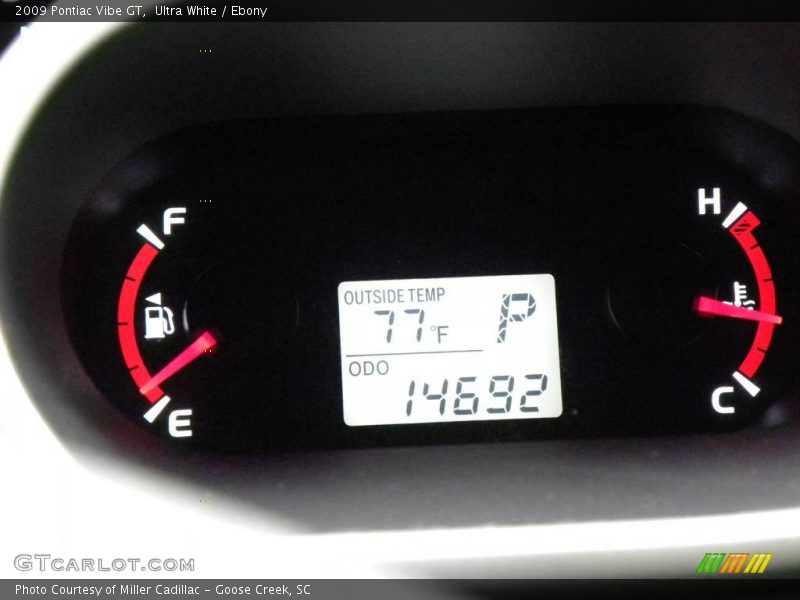 Ultra White / Ebony 2009 Pontiac Vibe GT