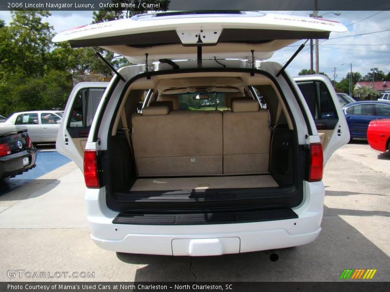 Oxford White / Camel 2006 Lincoln Navigator Luxury