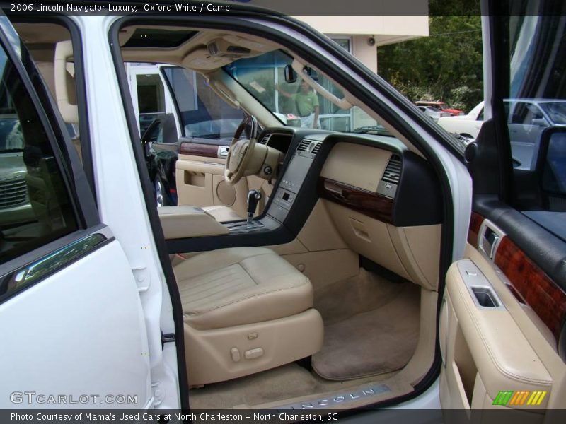 Oxford White / Camel 2006 Lincoln Navigator Luxury