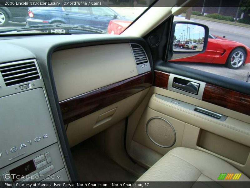 Oxford White / Camel 2006 Lincoln Navigator Luxury
