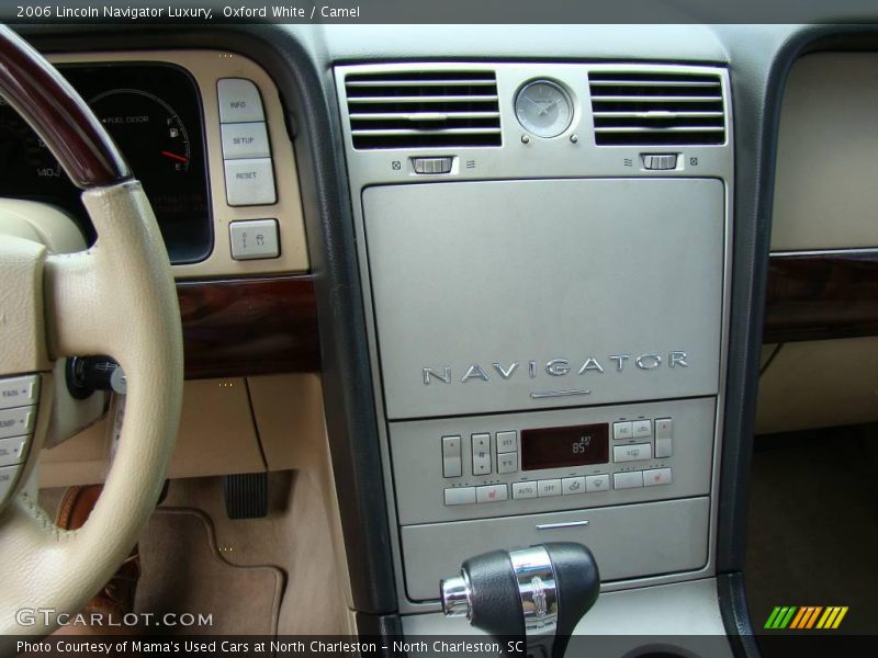 Oxford White / Camel 2006 Lincoln Navigator Luxury