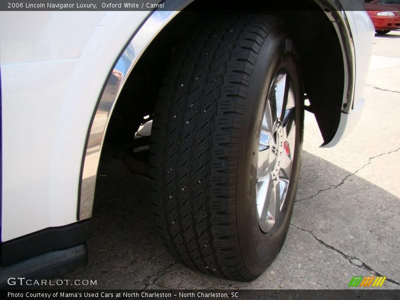 Oxford White / Camel 2006 Lincoln Navigator Luxury