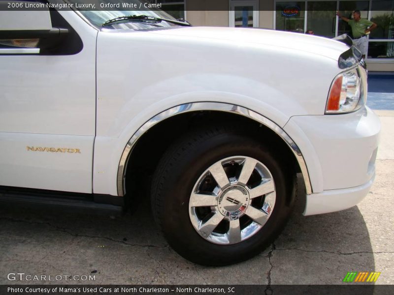 Oxford White / Camel 2006 Lincoln Navigator Luxury