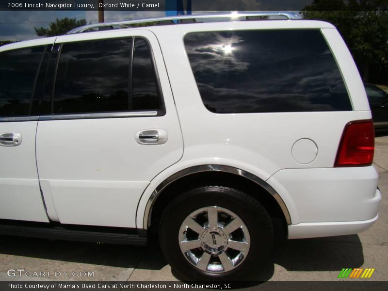 Oxford White / Camel 2006 Lincoln Navigator Luxury