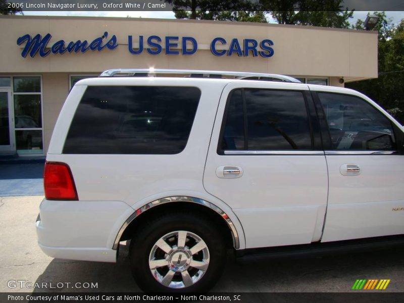Oxford White / Camel 2006 Lincoln Navigator Luxury