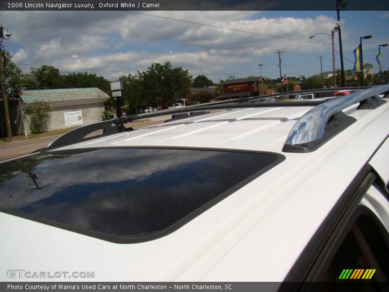 Oxford White / Camel 2006 Lincoln Navigator Luxury