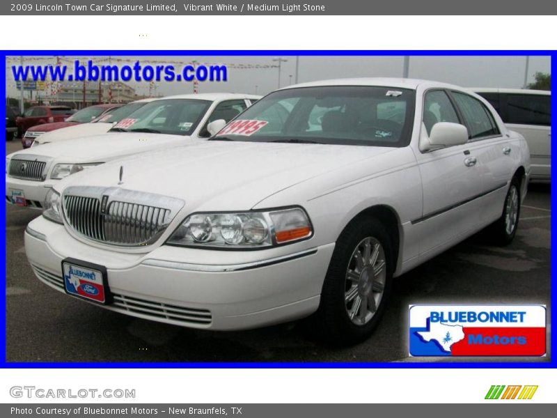 Vibrant White / Medium Light Stone 2009 Lincoln Town Car Signature Limited