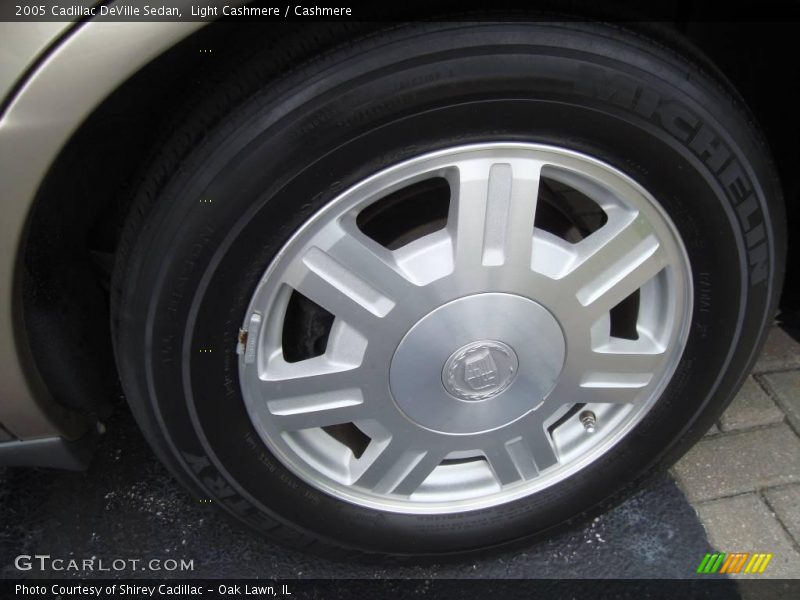 Light Cashmere / Cashmere 2005 Cadillac DeVille Sedan