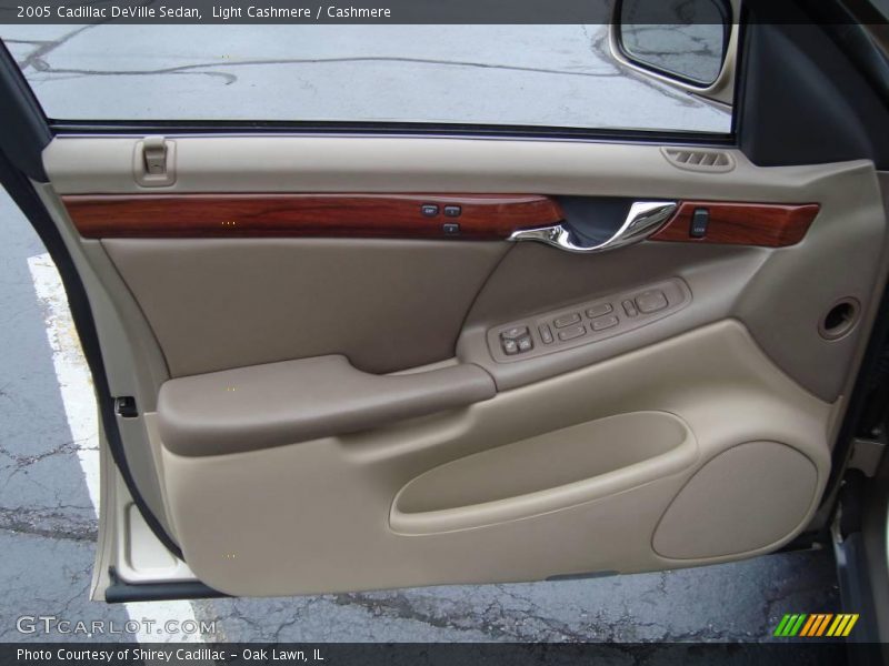 Light Cashmere / Cashmere 2005 Cadillac DeVille Sedan