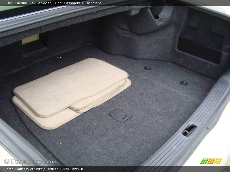 Light Cashmere / Cashmere 2005 Cadillac DeVille Sedan