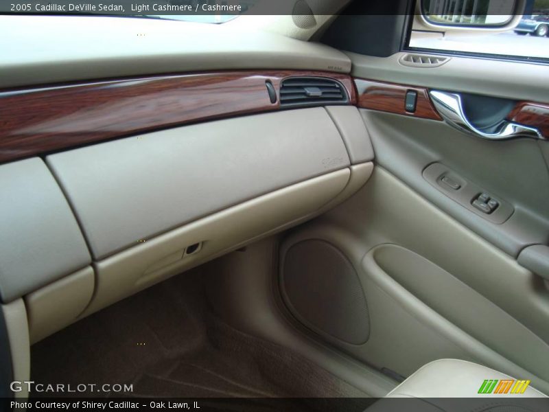 Light Cashmere / Cashmere 2005 Cadillac DeVille Sedan