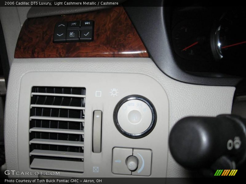 Light Cashmere Metallic / Cashmere 2006 Cadillac DTS Luxury