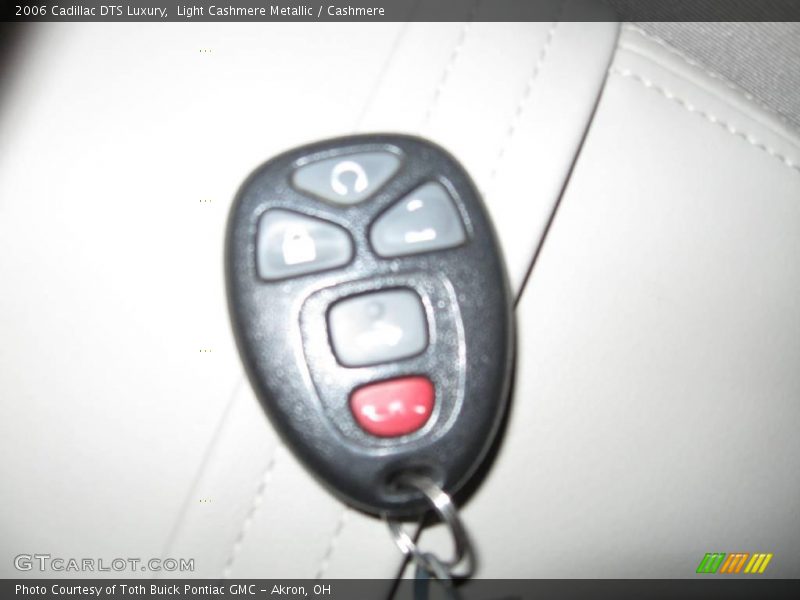 Light Cashmere Metallic / Cashmere 2006 Cadillac DTS Luxury
