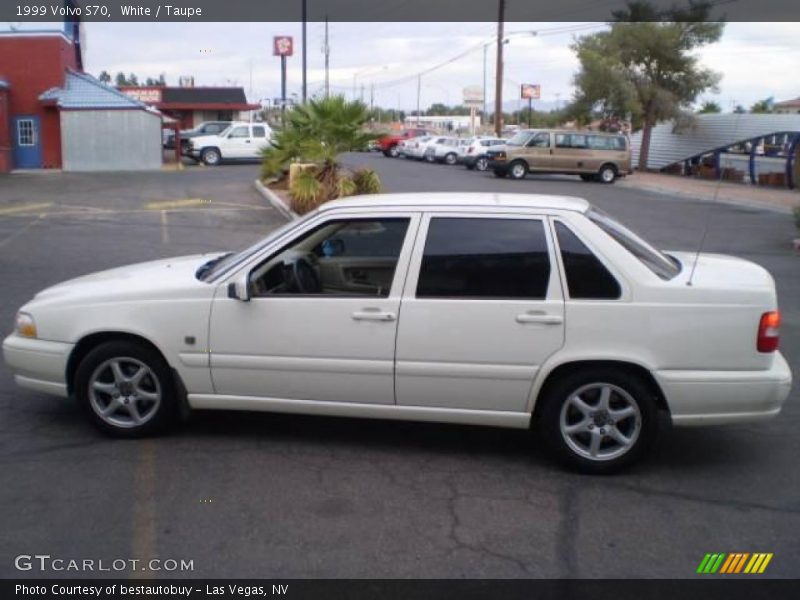 White / Taupe 1999 Volvo S70