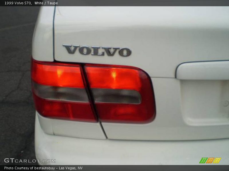White / Taupe 1999 Volvo S70