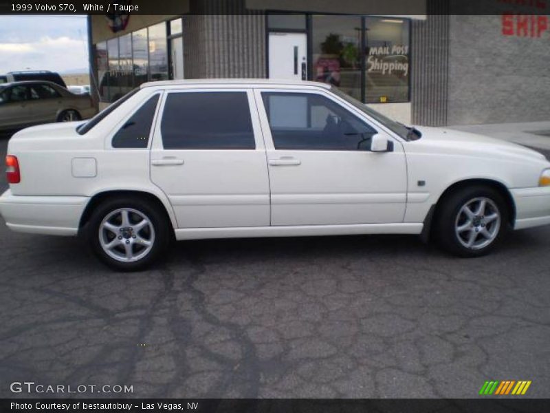 White / Taupe 1999 Volvo S70