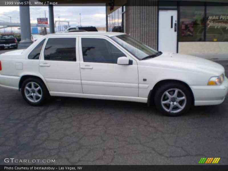 White / Taupe 1999 Volvo S70