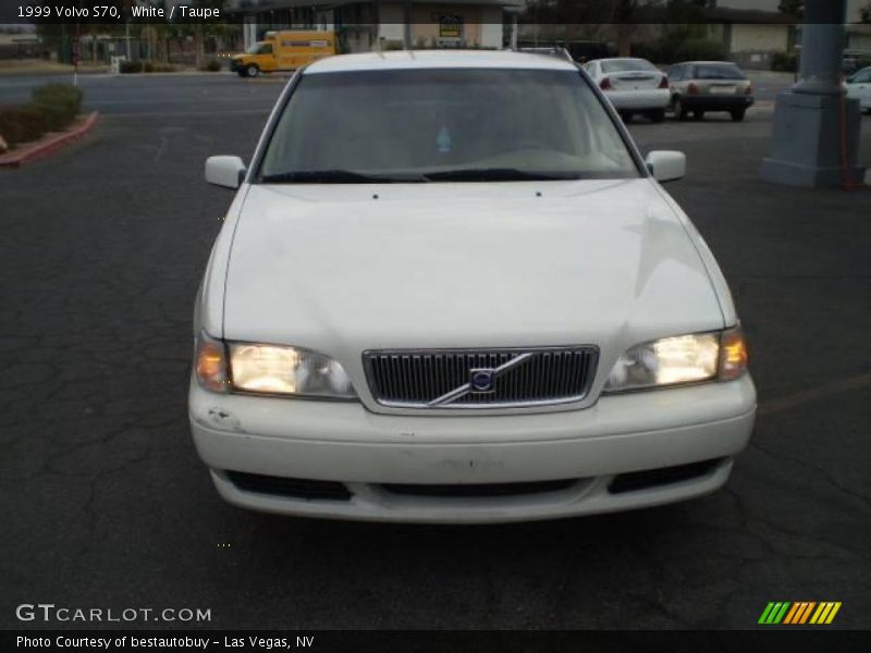 White / Taupe 1999 Volvo S70