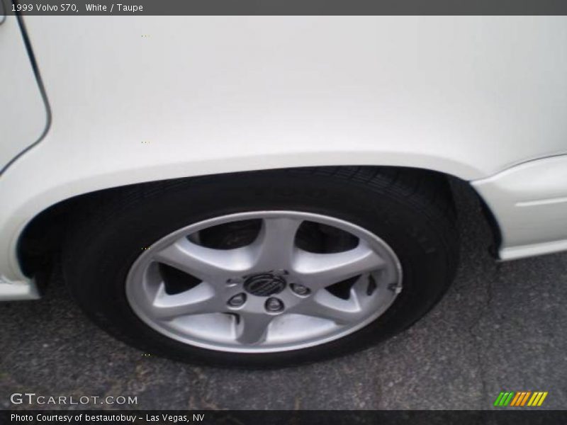 White / Taupe 1999 Volvo S70