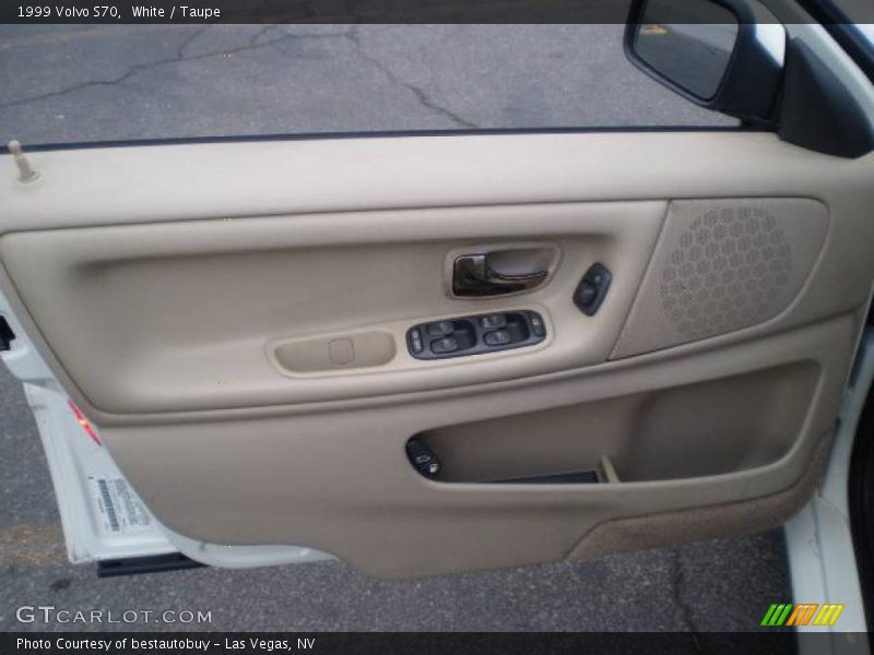 White / Taupe 1999 Volvo S70