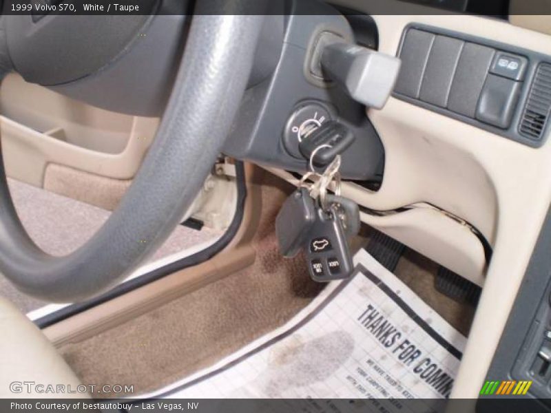 White / Taupe 1999 Volvo S70