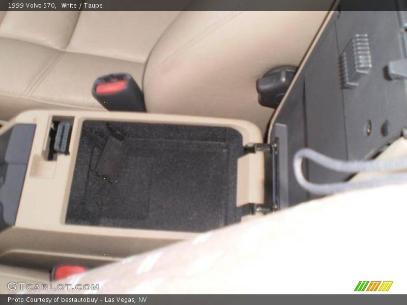 White / Taupe 1999 Volvo S70