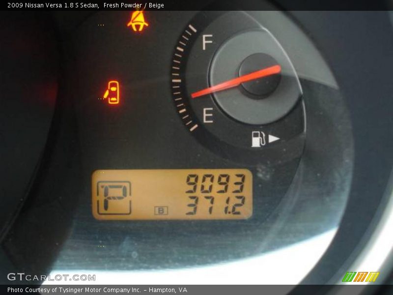 Fresh Powder / Beige 2009 Nissan Versa 1.8 S Sedan