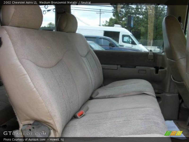 Medium Bronzemist Metallic / Neutral 2002 Chevrolet Astro LS