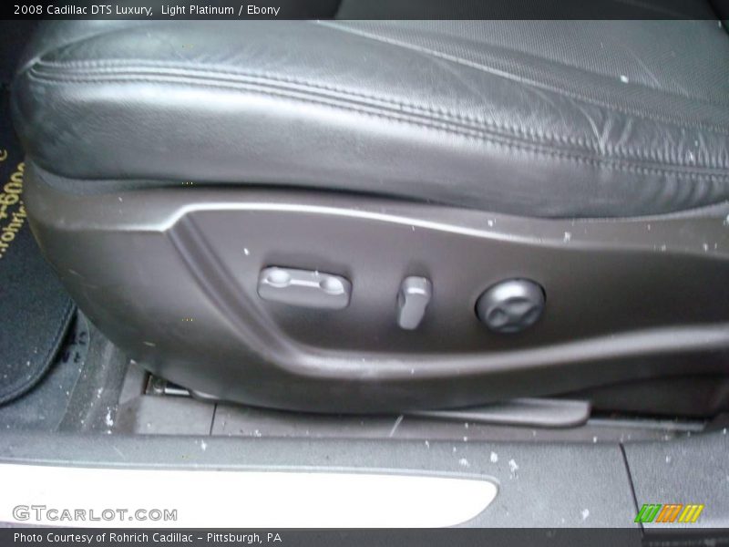 Light Platinum / Ebony 2008 Cadillac DTS Luxury