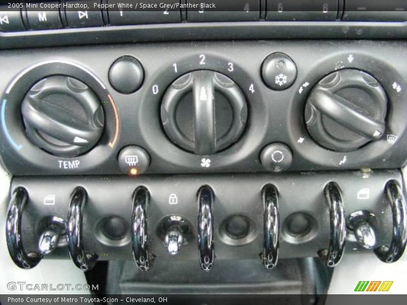 Pepper White / Space Grey/Panther Black 2005 Mini Cooper Hardtop