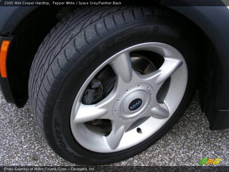 Pepper White / Space Grey/Panther Black 2005 Mini Cooper Hardtop
