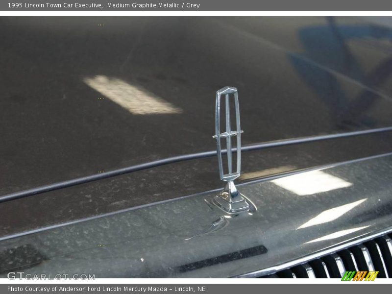 Medium Graphite Metallic / Grey 1995 Lincoln Town Car Executive