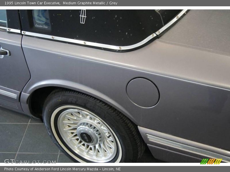 Medium Graphite Metallic / Grey 1995 Lincoln Town Car Executive