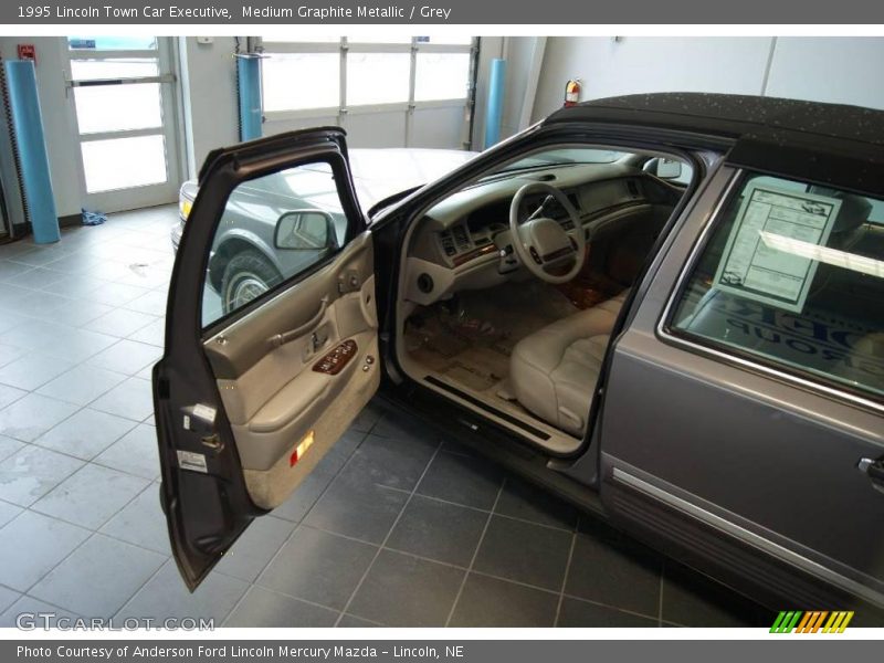 Medium Graphite Metallic / Grey 1995 Lincoln Town Car Executive