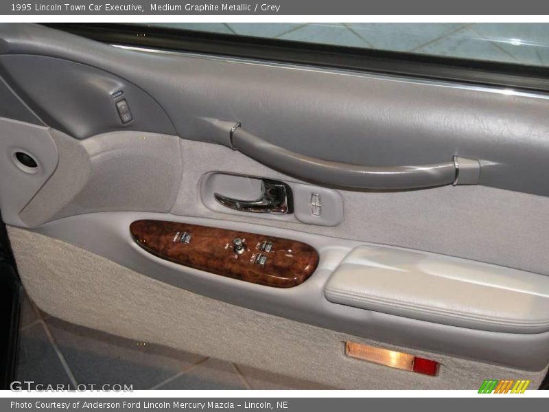 Medium Graphite Metallic / Grey 1995 Lincoln Town Car Executive