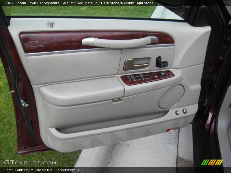 Autumn Red Metallic / Dark Stone/Medium Light Stone 2004 Lincoln Town Car Signature