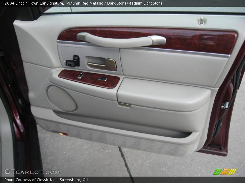 Autumn Red Metallic / Dark Stone/Medium Light Stone 2004 Lincoln Town Car Signature