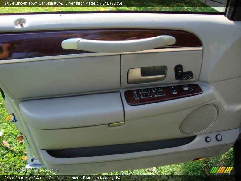 Silver Birch Metallic / Shale/Dove 2004 Lincoln Town Car Signature