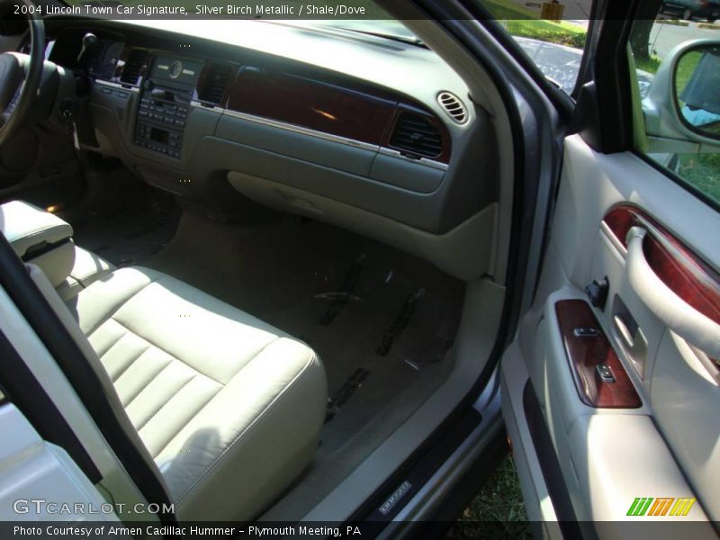 Silver Birch Metallic / Shale/Dove 2004 Lincoln Town Car Signature