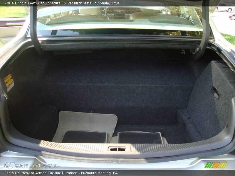 Silver Birch Metallic / Shale/Dove 2004 Lincoln Town Car Signature