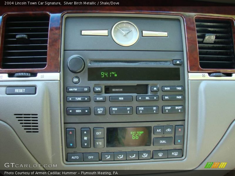 Silver Birch Metallic / Shale/Dove 2004 Lincoln Town Car Signature