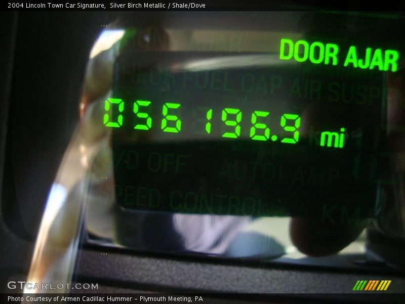 Silver Birch Metallic / Shale/Dove 2004 Lincoln Town Car Signature