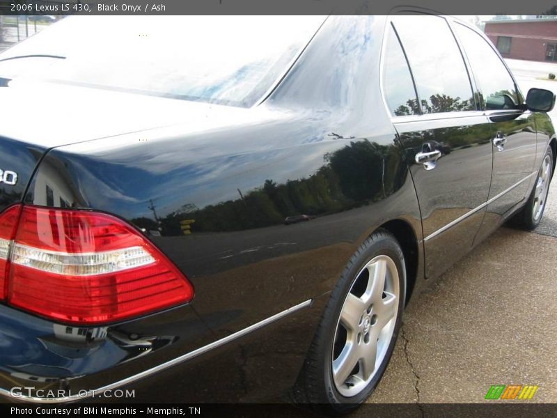 Black Onyx / Ash 2006 Lexus LS 430