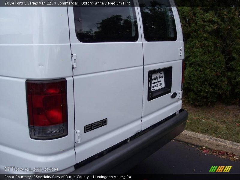 Oxford White / Medium Flint 2004 Ford E Series Van E250 Commercial